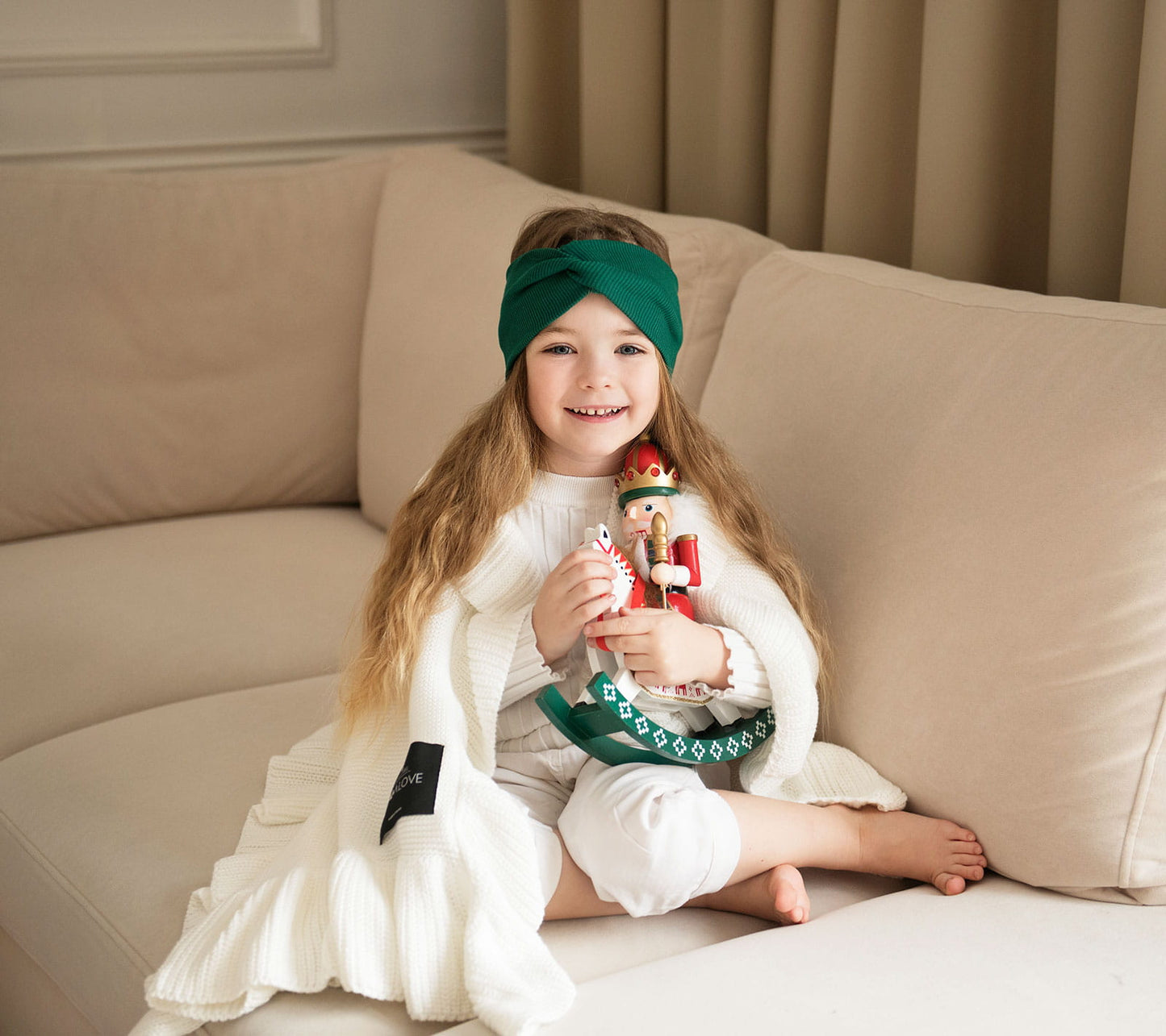 Soft bamboo baby blanket with a frill - Coconut