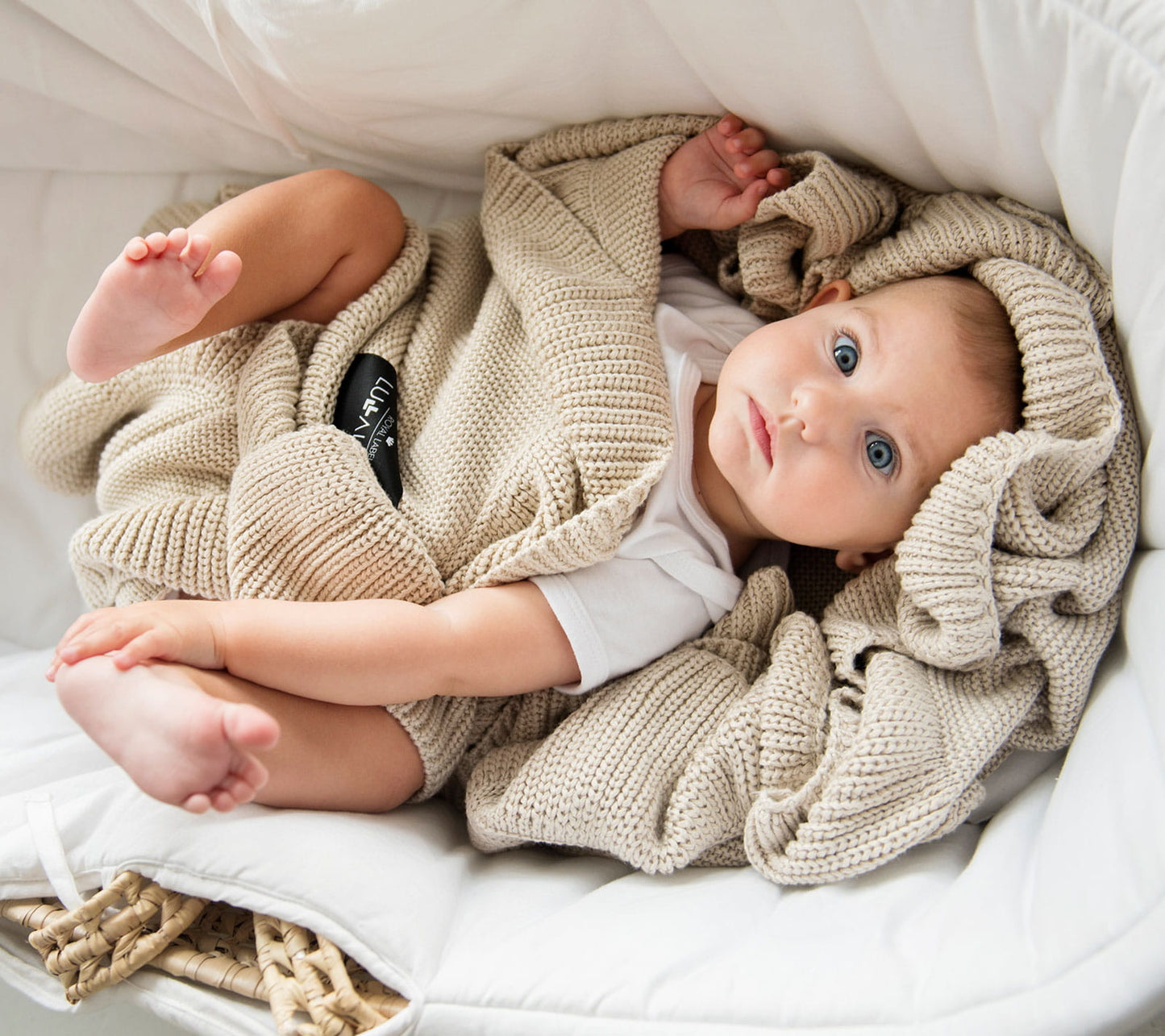 Soft bamboo baby blanket with a frill - Beige