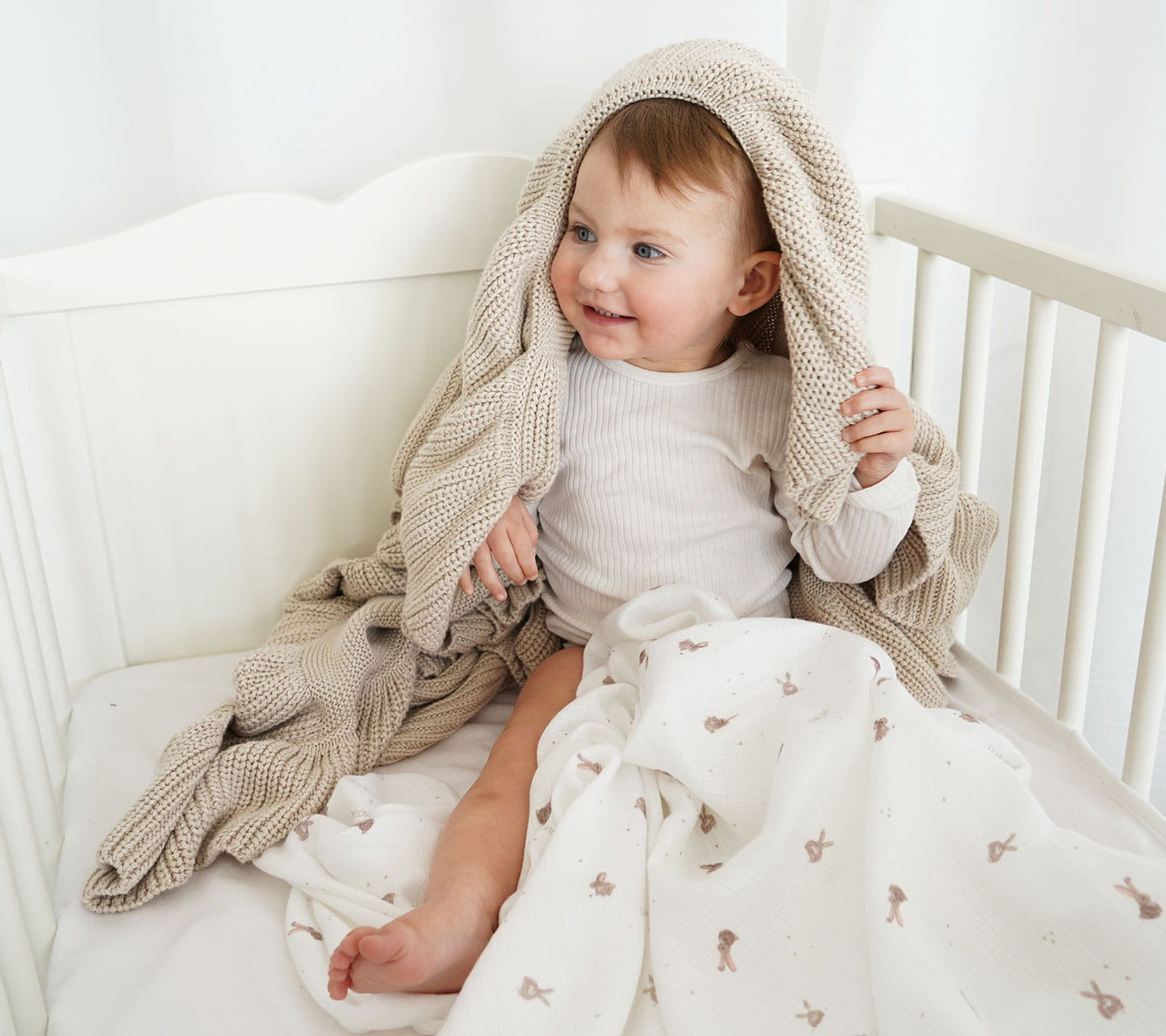 Soft bamboo baby blanket with a frill - Beige