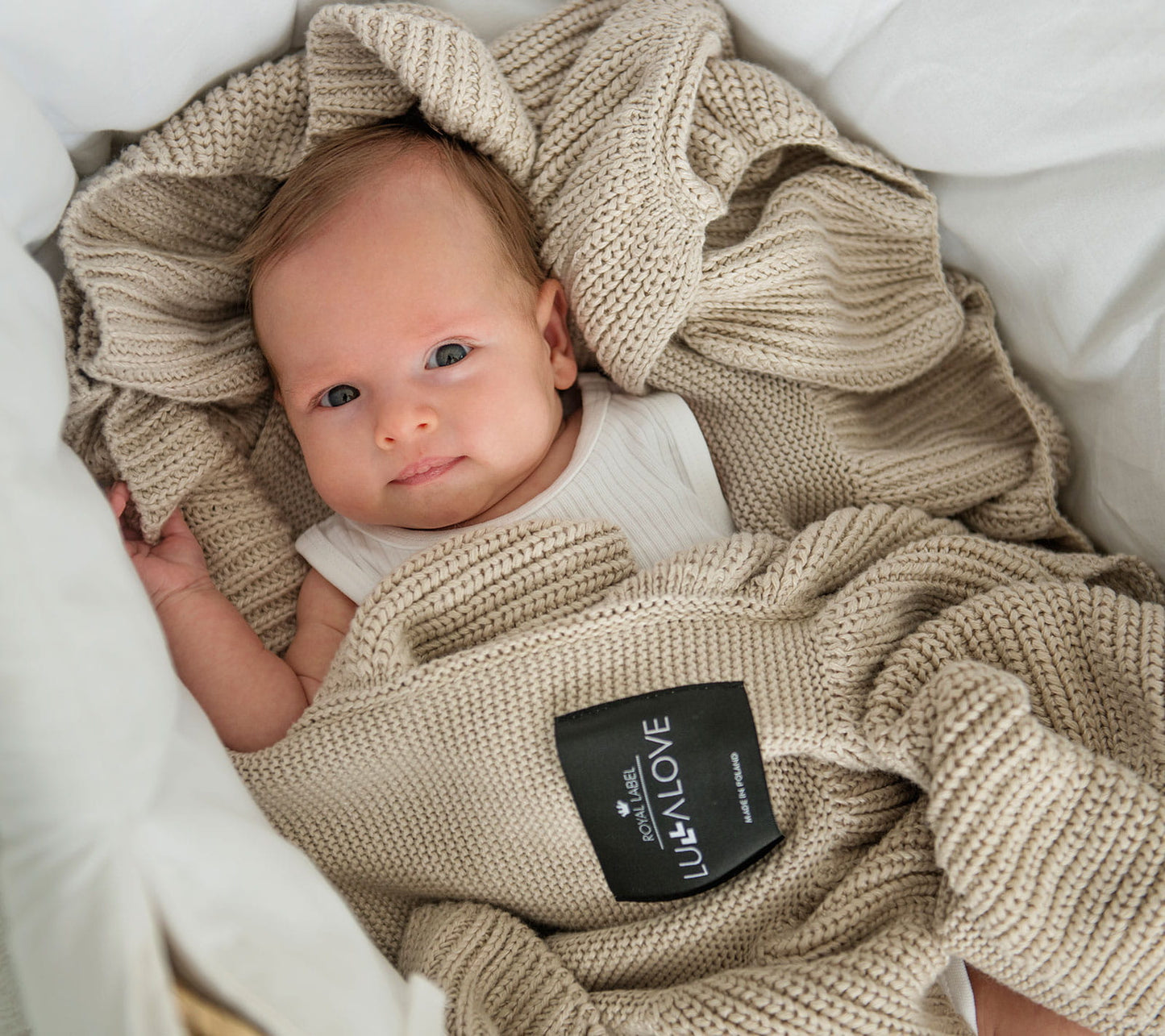 Soft bamboo baby blanket with a frill - Beige