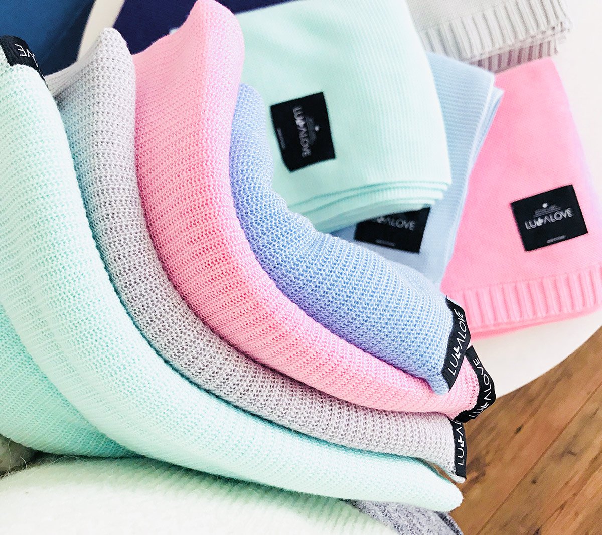 Light knitted bamboo swaddle blanket - Pink Swaddle blanket Lullalove UK