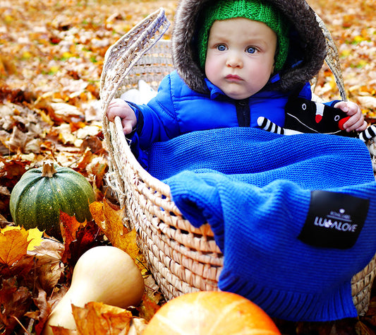 Embrace the Colder Seasons: Why Bamboo Baby Blankets are an Unbeatable Choice for Autumn and Winter