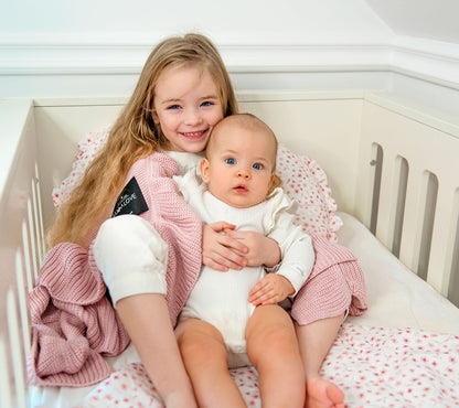 Soft bamboo baby blanket with a frill - Powder pink