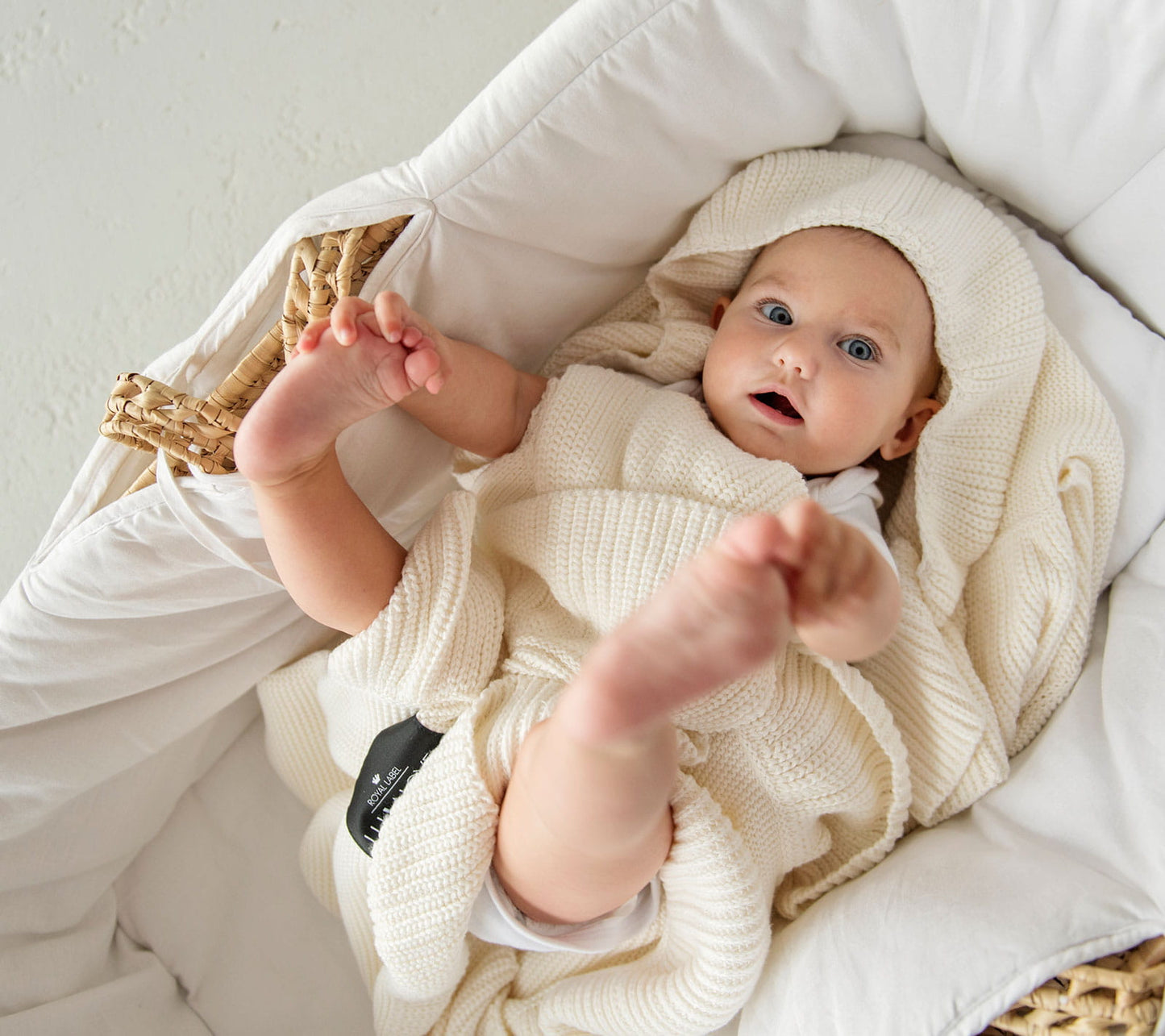 Soft bamboo baby blanket with a frill - Coconut
