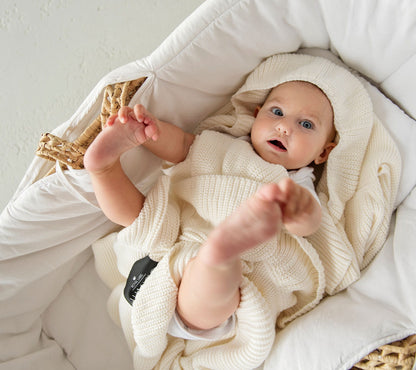 Soft bamboo baby blanket with a frill - Coconut