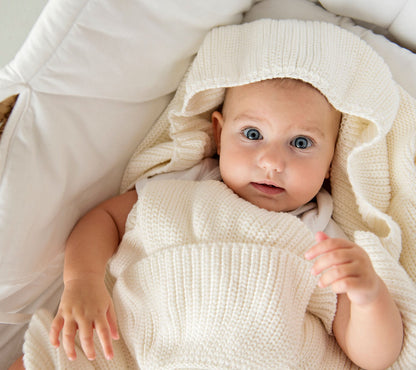 Soft bamboo baby blanket with a frill - Coconut