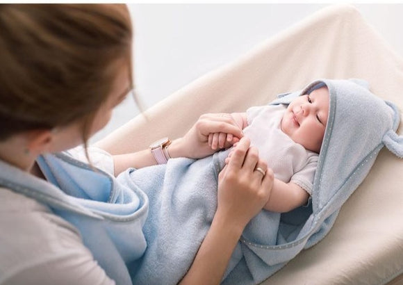 Bamboo baby towel with hood - Blue - Lullalove UK