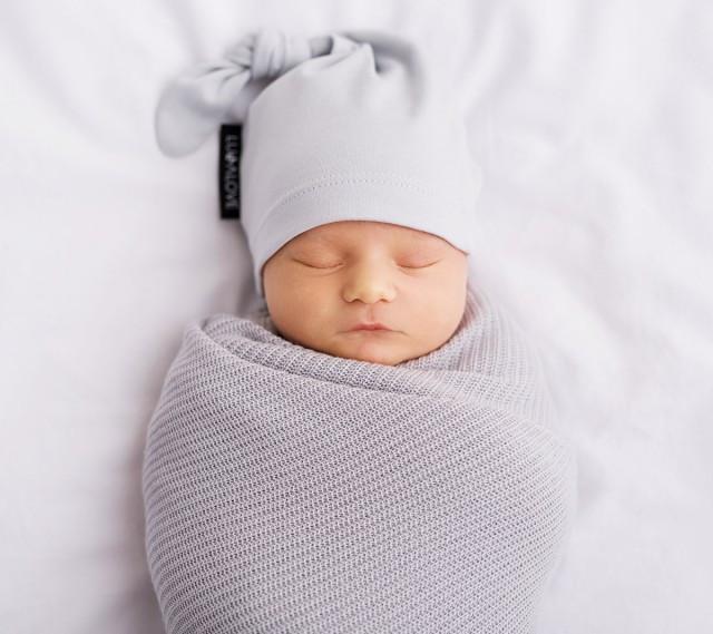 Light knitted bamboo swaddle blanket - Grey - Lullalove UK