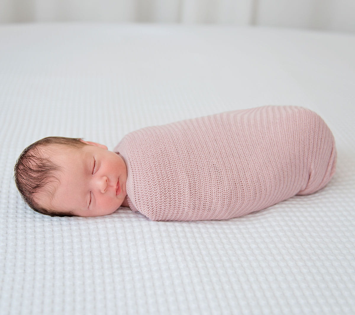 Light knitted bamboo swaddle blanket - Powder pink Swaddle blanket Lullalove UK 