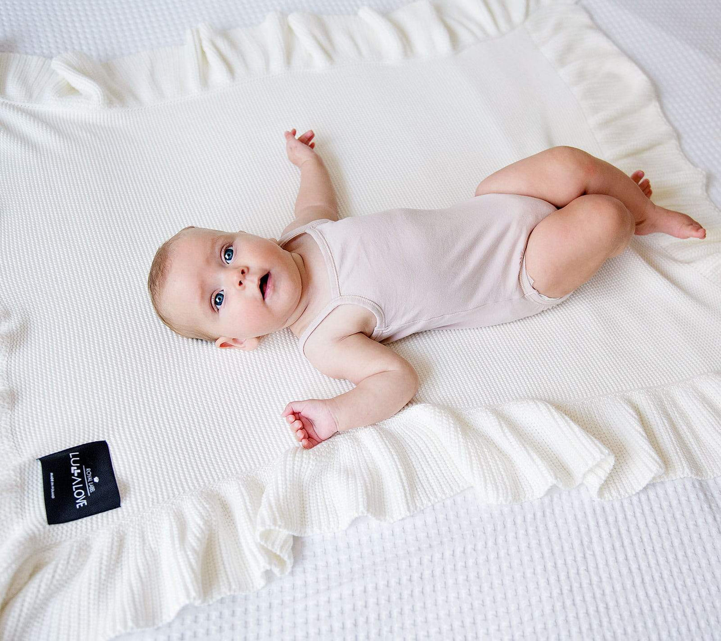 Soft bamboo baby blanket with a frill - Coconut Blanket Lullalove UK 